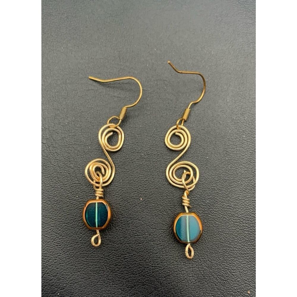 Beautiful Artsy Gold Tone Spiral Earrings With A Blue Copper Coated Glass Bead - Picture 1 of 4